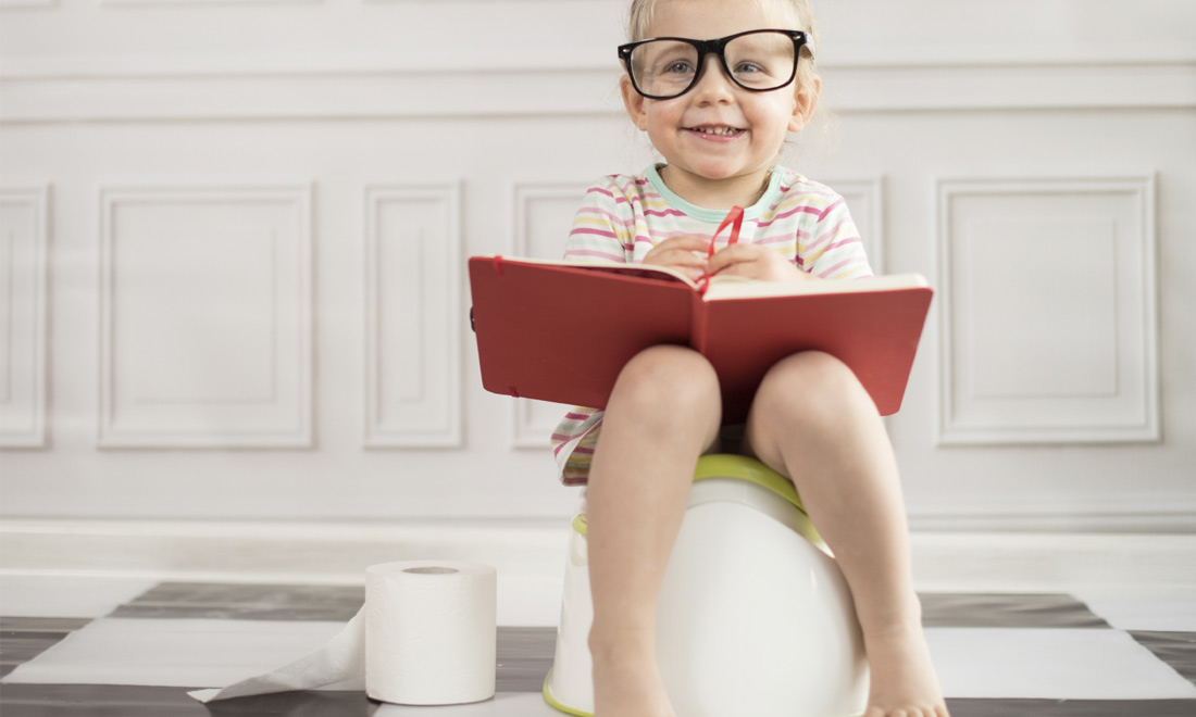 Gli italiani preferiscono leggere storie romantiche, in bagno