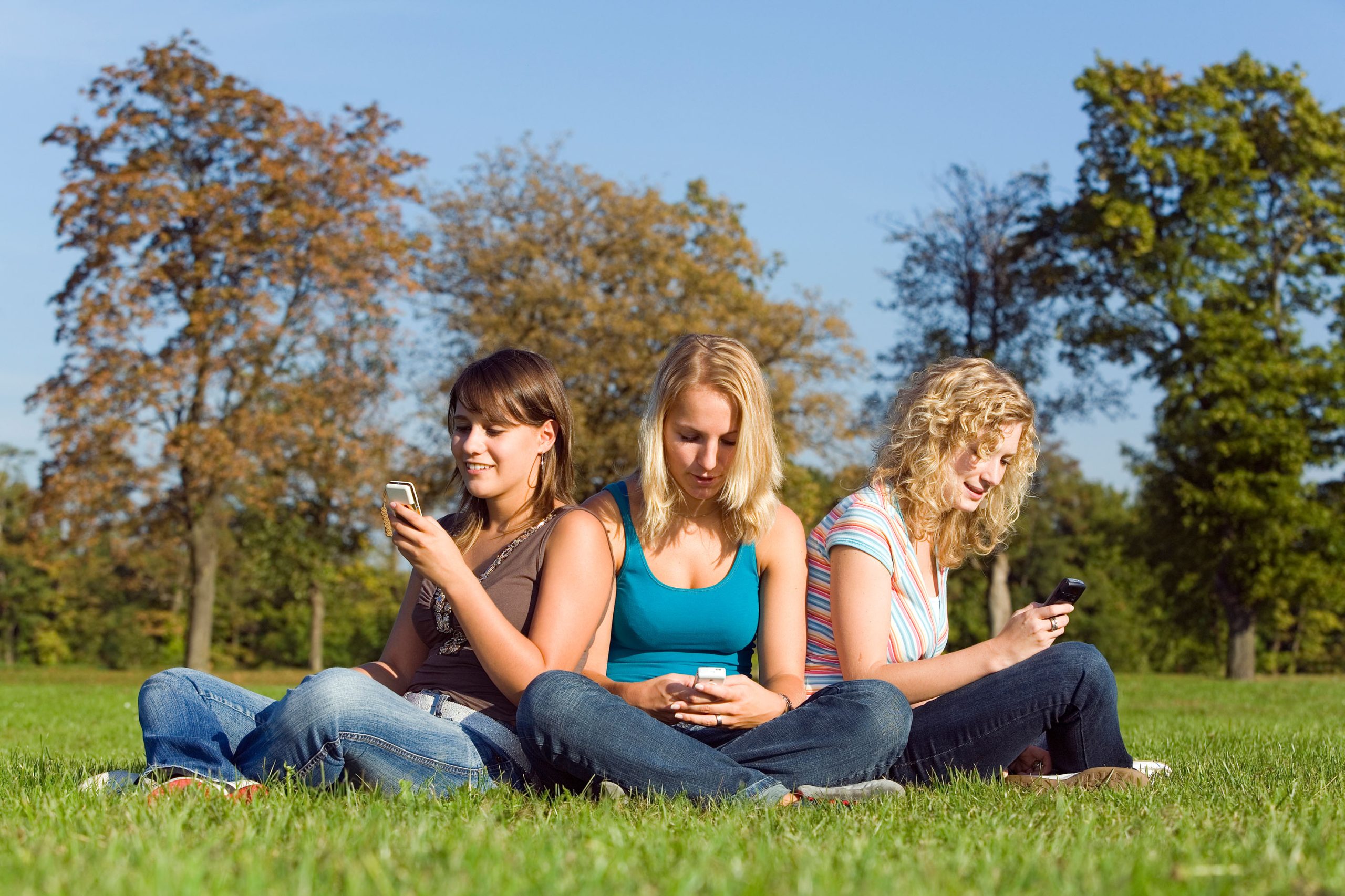 Uomini e donne, chi sta davvero di più al telefono?