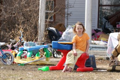 Povertà: ecco i costi sociali, finanziari e psicologici per chi non ce la fa