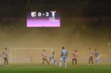 Scontri, petardi e fumogeni: la follia di Palermo-Lazio