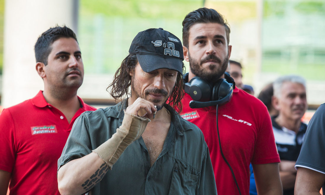 Veloce come il vento, Stefano Accorsi pilota decadente: 5 cose da sapere Veloce come il vento, Stefano Accorsi pilota decadente: 5 cose da sapere