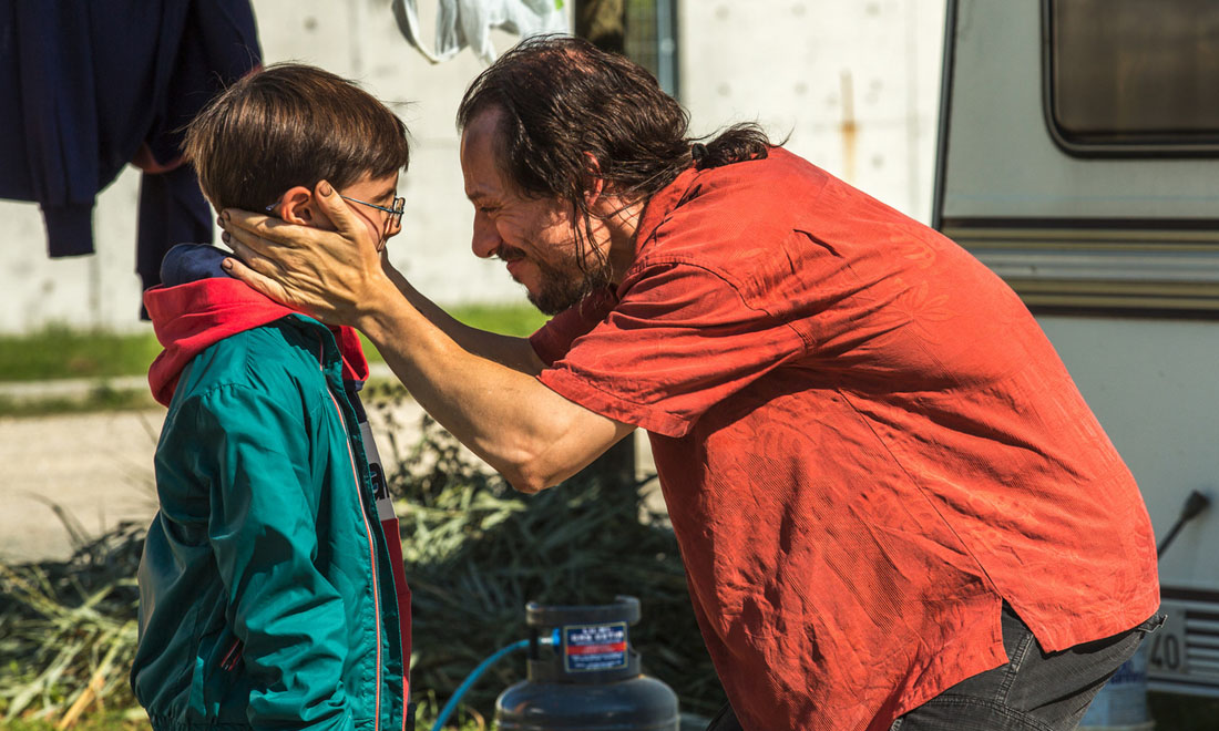 Veloce come il vento, Stefano Accorsi pilota decadente: 5 cose da sapere Veloce come il vento, Stefano Accorsi pilota decadente: 5 cose da sapere