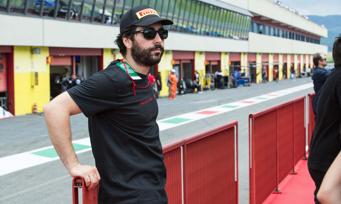 Veloce come il vento, Stefano Accorsi pilota decadente: 5 cose da sapere Veloce come il vento, Stefano Accorsi pilota decadente: 5 cose da sapere