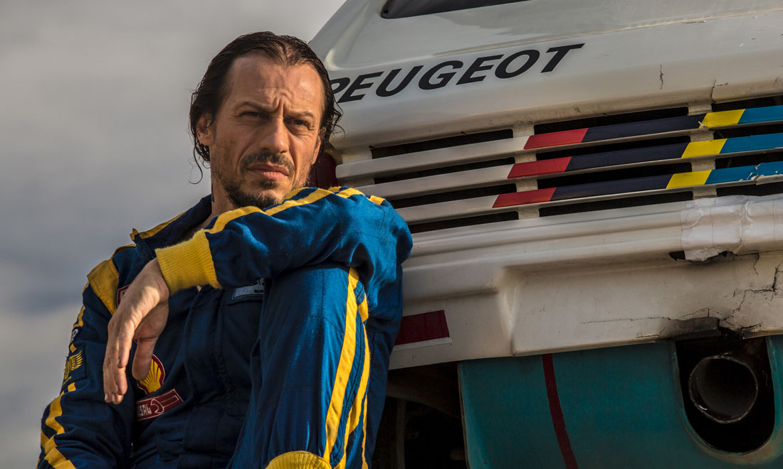 Veloce come il vento, Stefano Accorsi pilota decadente: 5 cose da sapere Veloce come il vento, Stefano Accorsi pilota decadente: 5 cose da sapere