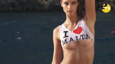 Kate Bock a Malta senza veli