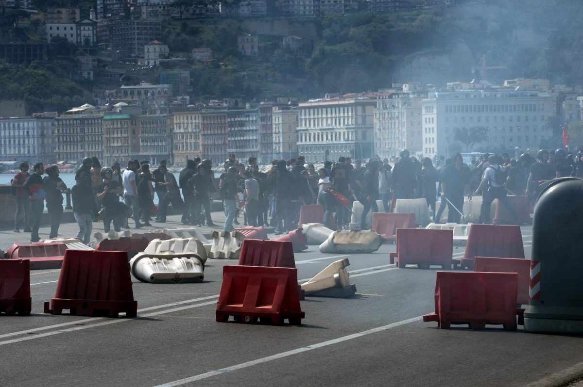 Galleria foto 'Napoli: corteo di protesta contro Renzi' - foto 10