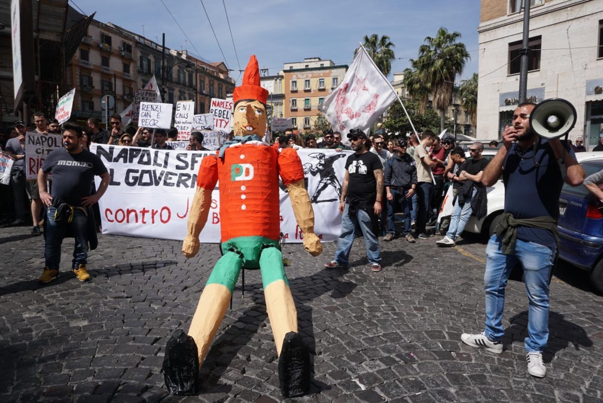 Napoli: corteo di protesta contro Renzi