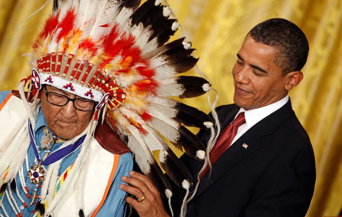 Galleria foto 'Addio al grande capo indiano Joseph Medicine Crow' - foto 3