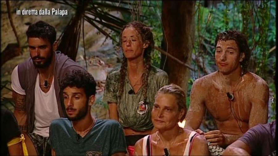 Isola dei famosi 11: Jonás batte Simona Ventura, spavento per la Henger Isola dei famosi 11: Jonás batte Simona Ventura, spavento per la Henger