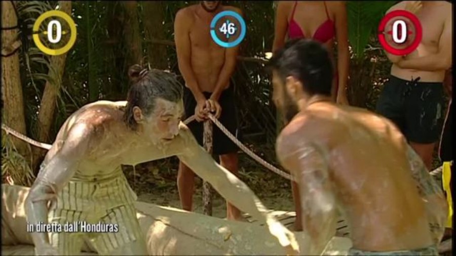 Isola dei famosi 11: Jonás batte Simona Ventura, spavento per la Henger Isola dei famosi 11: Jonás batte Simona Ventura, spavento per la Henger