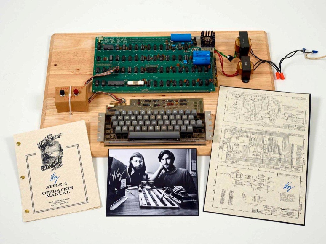 Apple, tutti i modelli dei primi 40 anni della mela – Foto Apple, tutti i modelli dei primi 40 anni della mela – Foto