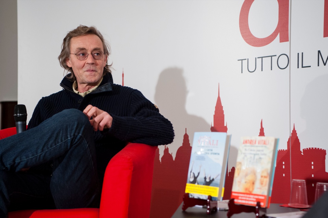 Andrea Vitali e l’arte di sciogliere la nebbia