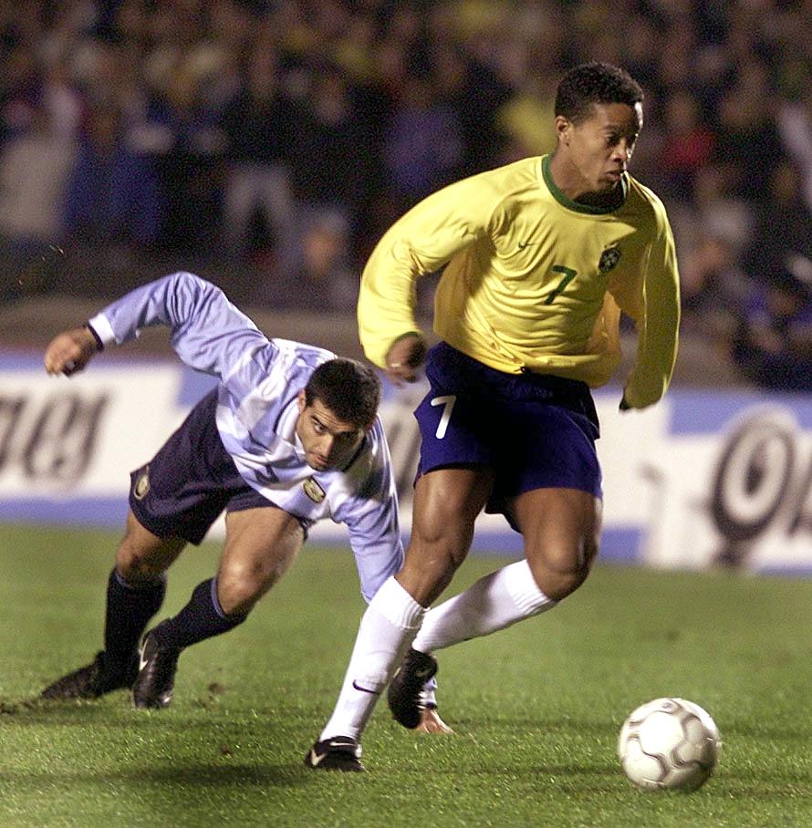 Walter Samuel dà l’addio al calcio: la storia di “The Wall”, il muro del Triplete Walter Samuel dà l’addio al calcio: la storia di “The Wall”, il muro del Triplete