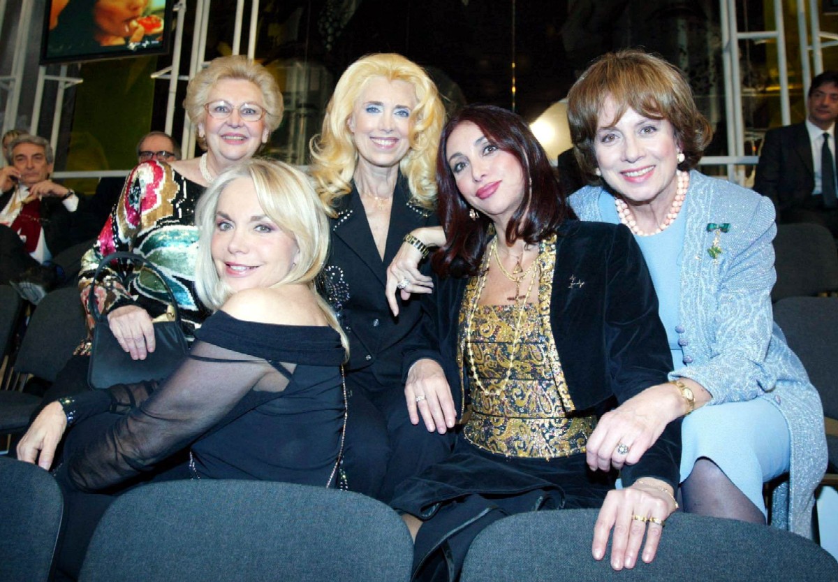 Rai: addio alle annunciatrici, le “signorine buonasera” vanno in pensione