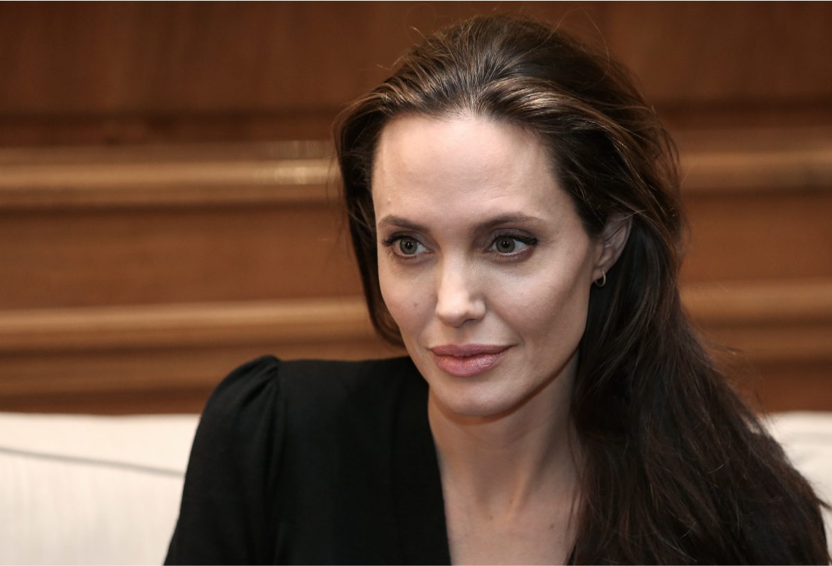 Angelina Jolie sale in cattedra