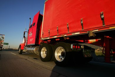 Perché investire sui camion che si guidano da soli conviene