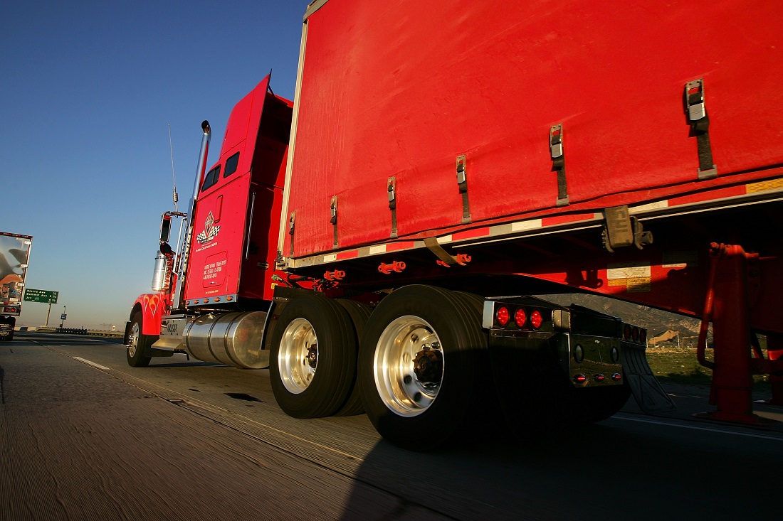 Perché investire sui camion che si guidano da soli conviene