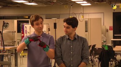 I guanti che traducono il linguaggio dei segni