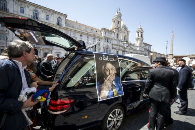 Marco Pannella: i funerali laici a Piazza Navona – FOTO