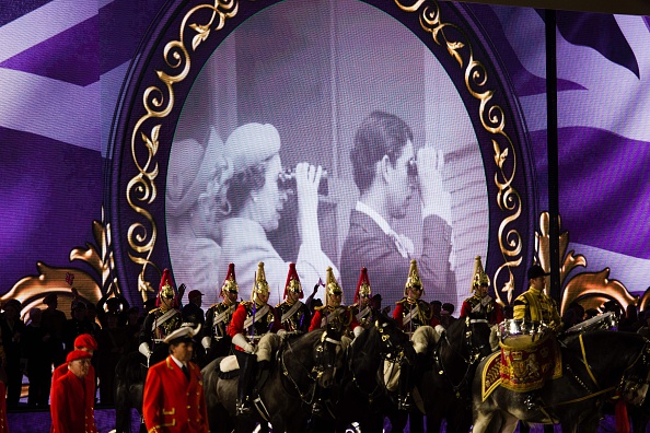 La grande festa (con vip) per i 90 anni della Regina Elisabetta II La grande festa (con vip) per i 90 anni della Regina Elisabetta II