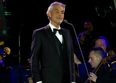 La grande festa (con vip) per i 90 anni della Regina Elisabetta II La grande festa (con vip) per i 90 anni della Regina Elisabetta II