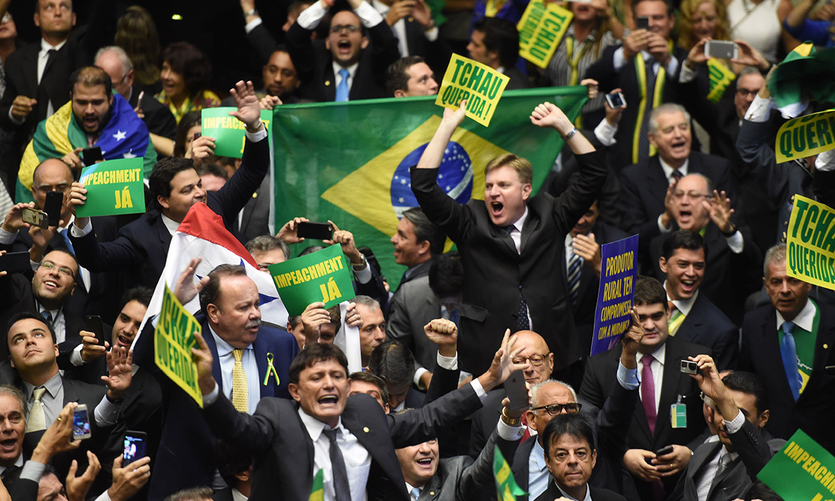 Dilma Rousseff chiama i suoi alla resistenza Dilma Rousseff chiama i suoi alla resistenza