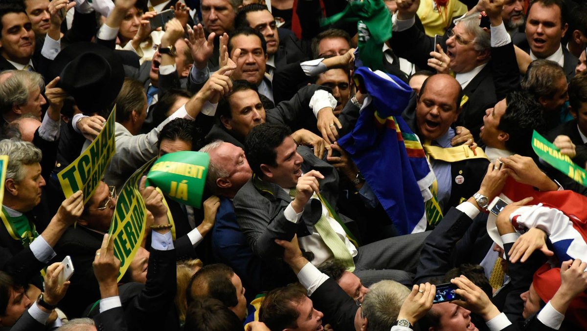 Galleria foto 'Dilma Rousseff chiama i suoi alla resistenza' - foto 6