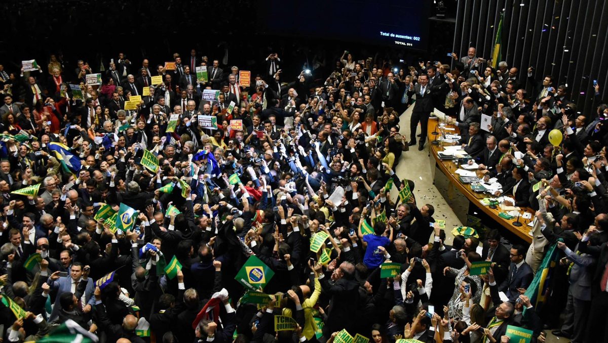 Galleria foto 'Dilma Rousseff chiama i suoi alla resistenza' - foto 7