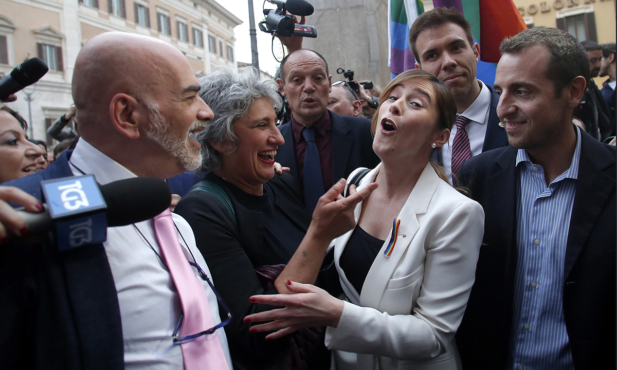 Unioni civili, le foto dei festeggiamenti Unioni civili, le foto dei festeggiamenti