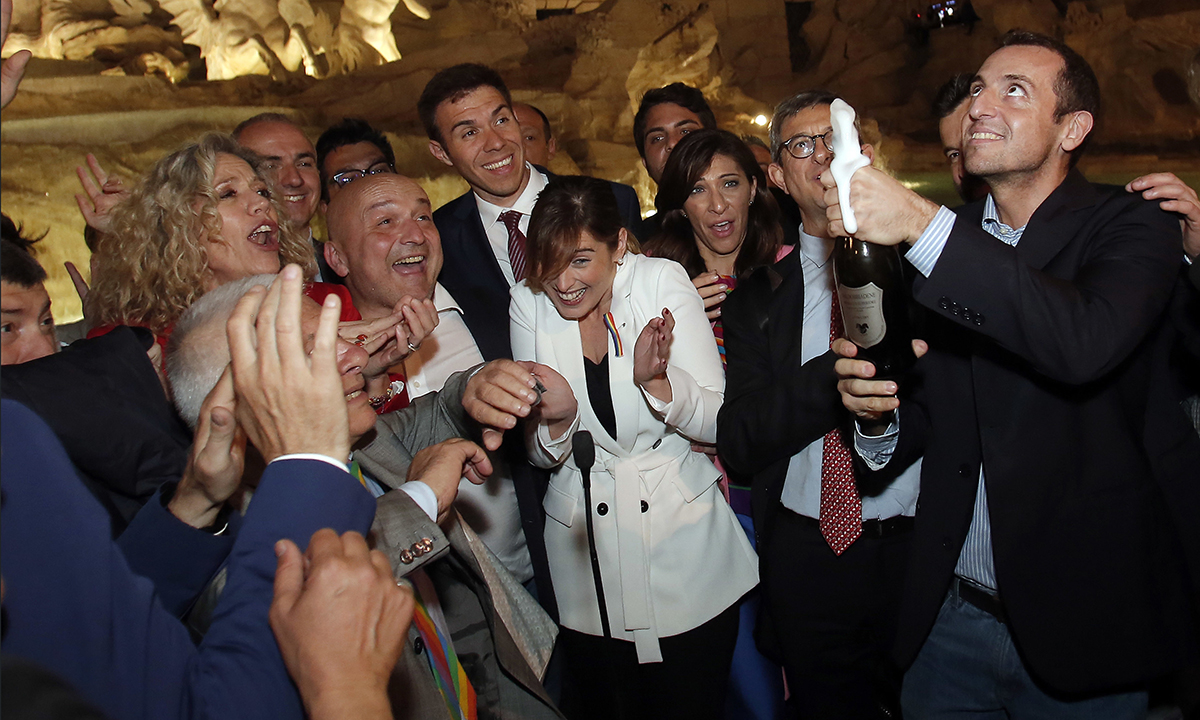 Unioni civili, le foto dei festeggiamenti Unioni civili, le foto dei festeggiamenti