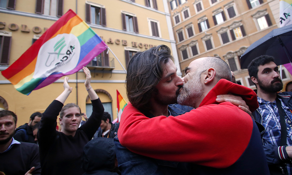 Unioni civili, le foto dei festeggiamenti Unioni civili, le foto dei festeggiamenti