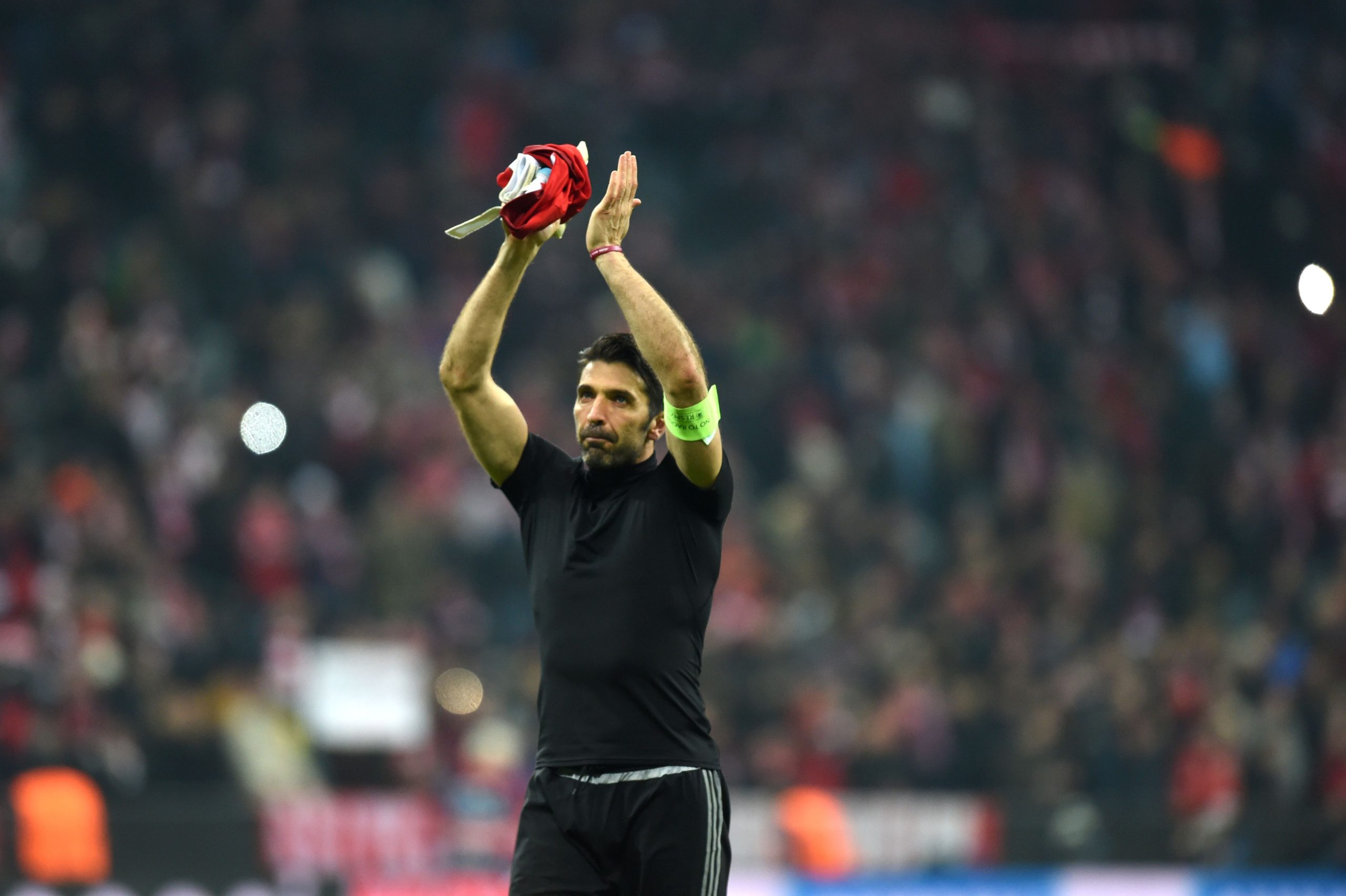 Buffon rinnova con la Juventus fino al 2018: “Orgoglioso della mia storia”