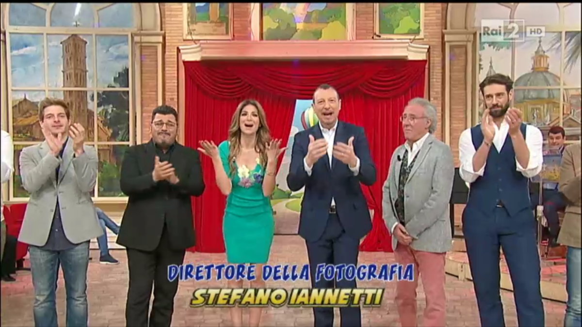 Gaffe di Amadeus: dopo la parolaccia in diretta, arriva il Tapiro di Striscia