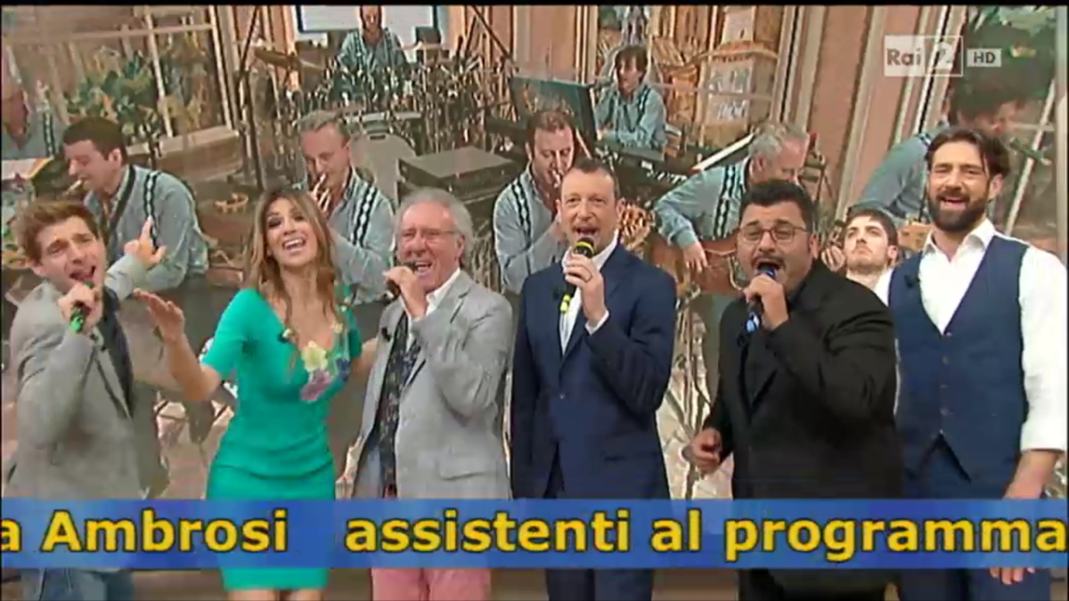 Galleria foto 'Gaffe di Amadeus: dopo la parolaccia in diretta, arriva il Tapiro di Striscia' - foto 5