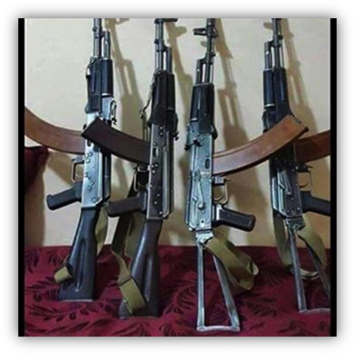 Galleria foto 'Bari: arrestati tre presunti terroristi. Progettavano attentati in Italia – FOTO' - foto 4