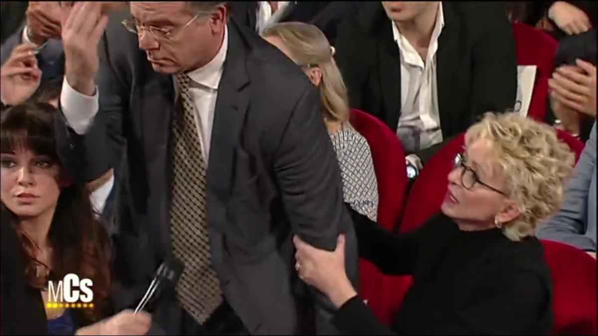 Maurizio Costanzo Show: lite con Corona, Cecchi Paone se ne va