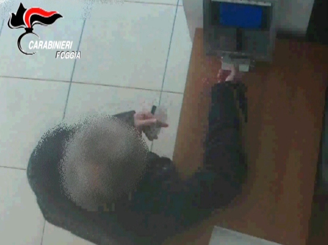 Foggia, assenteisti in Comune, 13 arrestati – FOTO e VIDEO Foggia, assenteisti in Comune, 13 arrestati – FOTO e VIDEO