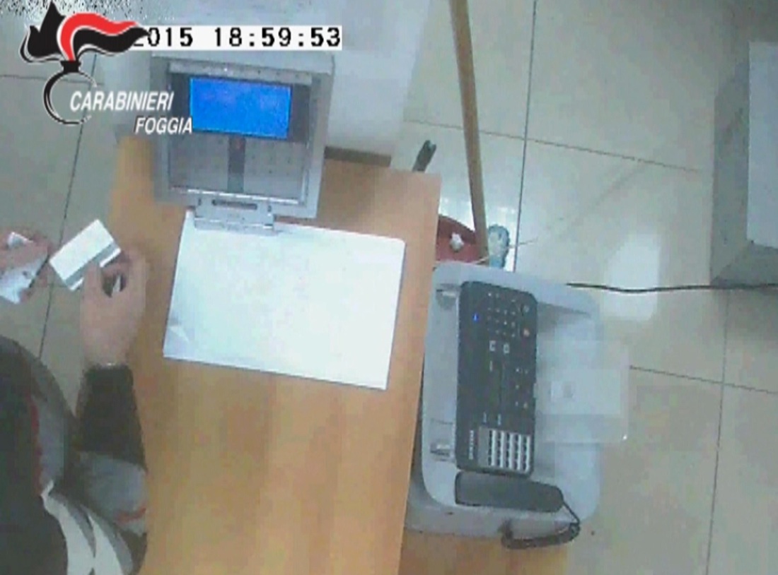 Foggia, assenteisti in Comune, 13 arrestati – FOTO e VIDEO Foggia, assenteisti in Comune, 13 arrestati – FOTO e VIDEO