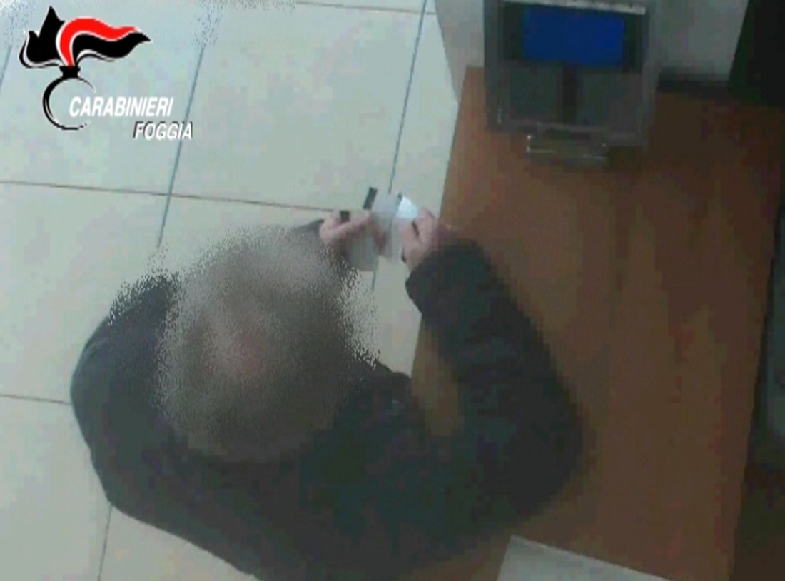 Foggia, assenteisti in Comune, 13 arrestati – FOTO e VIDEO Foggia, assenteisti in Comune, 13 arrestati – FOTO e VIDEO