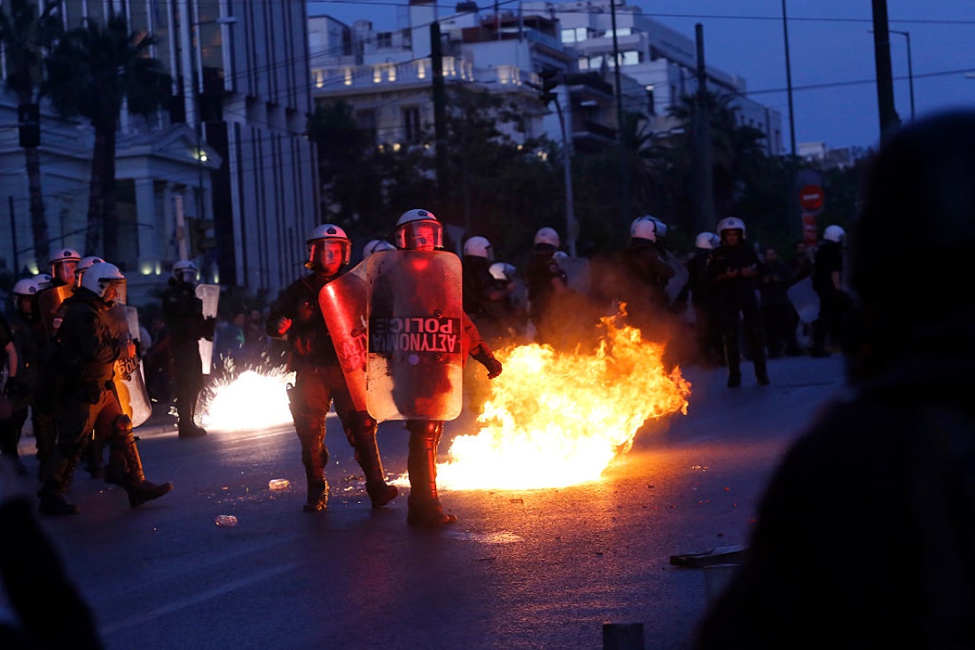 In Grecia è ancora austerity e proteste – FOTO In Grecia è ancora austerity e proteste – FOTO