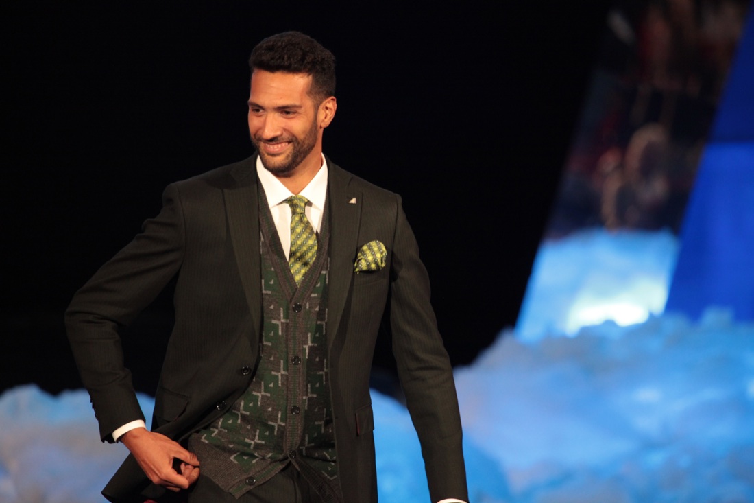 Alitalia: ecco le nuove divise di hostess e steward – Foto Alitalia: ecco le nuove divise di hostess e steward – Foto