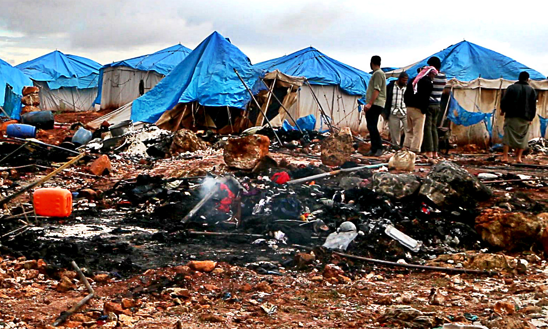 Siria, Sarmada, le bombe sulle tendopoli dei dimenticati Siria, Sarmada, le bombe sulle tendopoli dei dimenticati