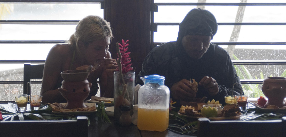 Isola dei famosi 11: clamorosa lite tra Jonás Berami e Paola Caruso Isola dei famosi 11: clamorosa lite tra Jonás Berami e Paola Caruso