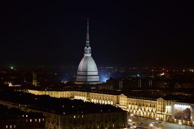 Tragedia di Superga: la Mole colorata di granata per il Grande Torino