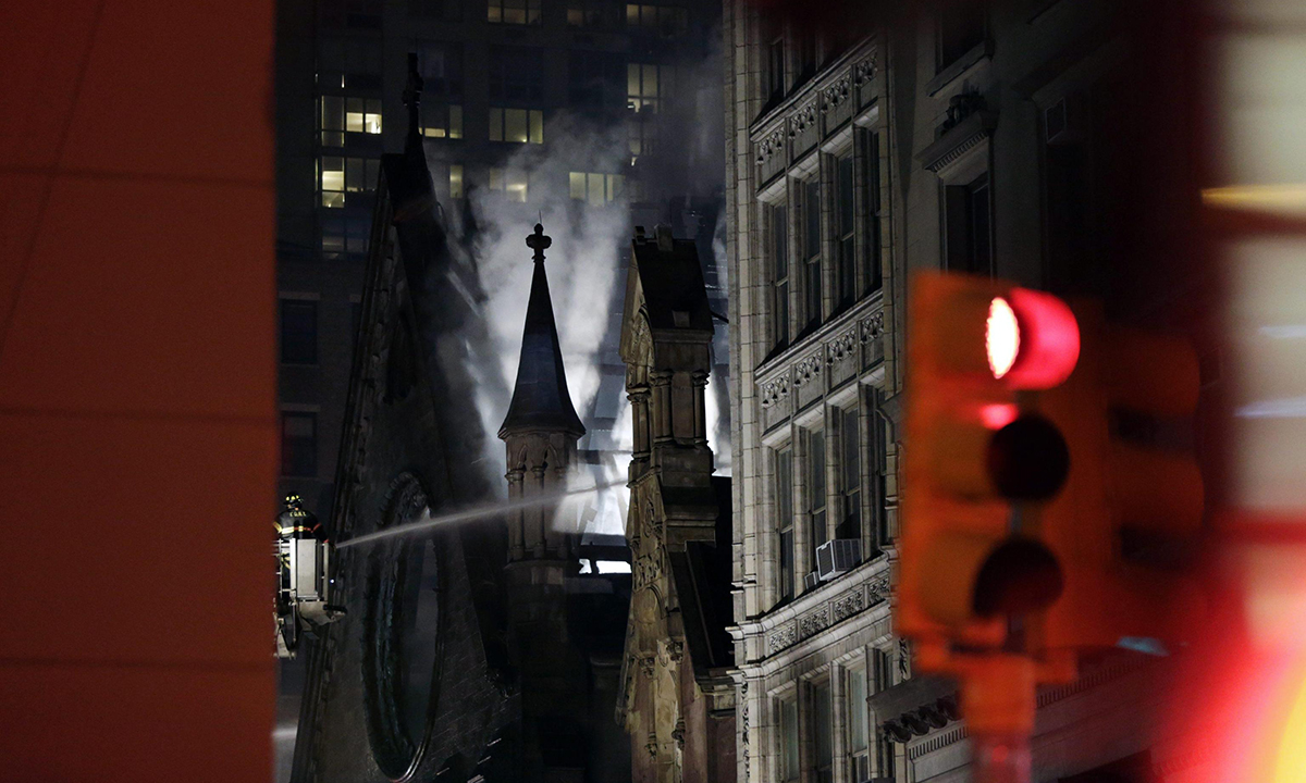 New York, l’incendio della cattedrale di San Sava – Foto e Video New York, l’incendio della cattedrale di San Sava – Foto e Video