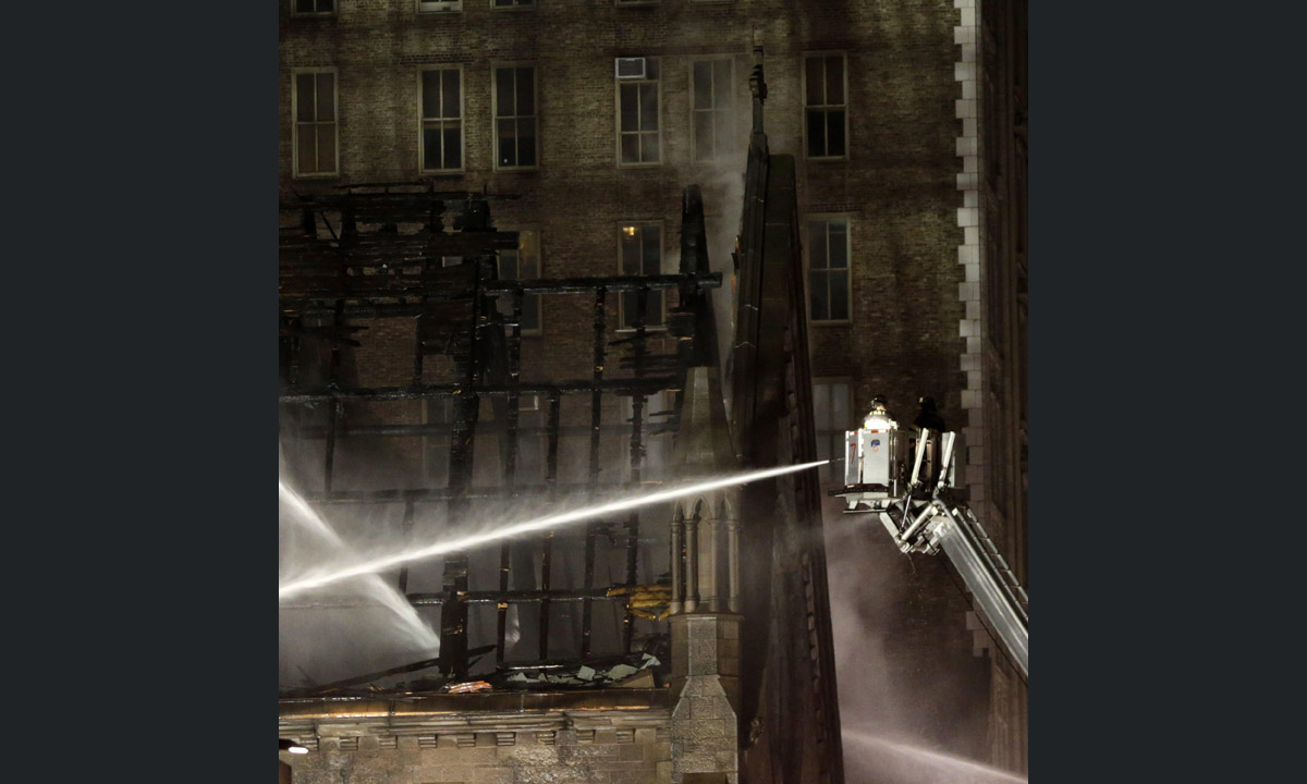 New York, l’incendio della cattedrale di San Sava – Foto e Video New York, l’incendio della cattedrale di San Sava – Foto e Video