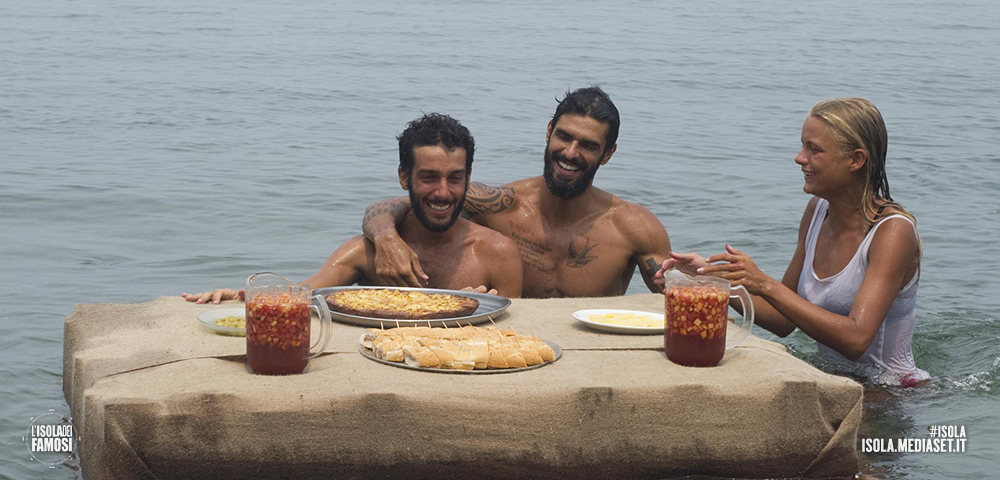 Isola dei famosi 11: Paola Caruso contro tutti, stasera la semifinale Isola dei famosi 11: Paola Caruso contro tutti, stasera la semifinale