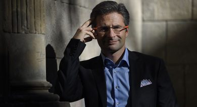 ‘La prima pietra’, il libro del prete gay che si è ribellato alla Chiesa