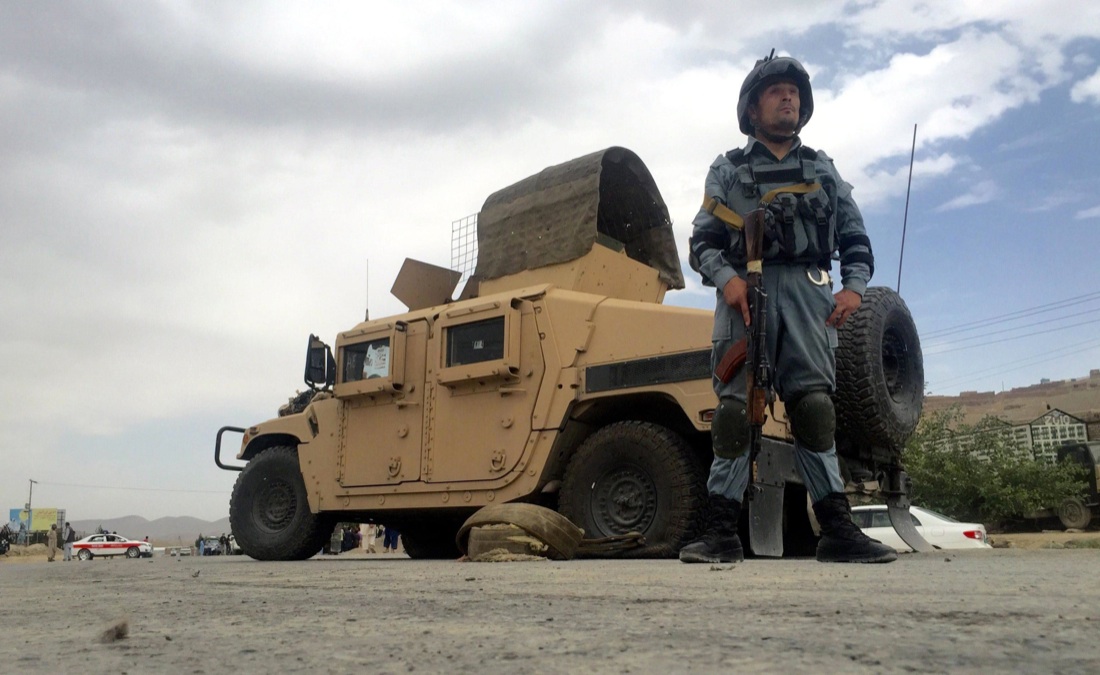 Kabul, kamikaze contro la polizia, 30 morti – Foto Kabul, kamikaze contro la polizia, 30 morti – Foto