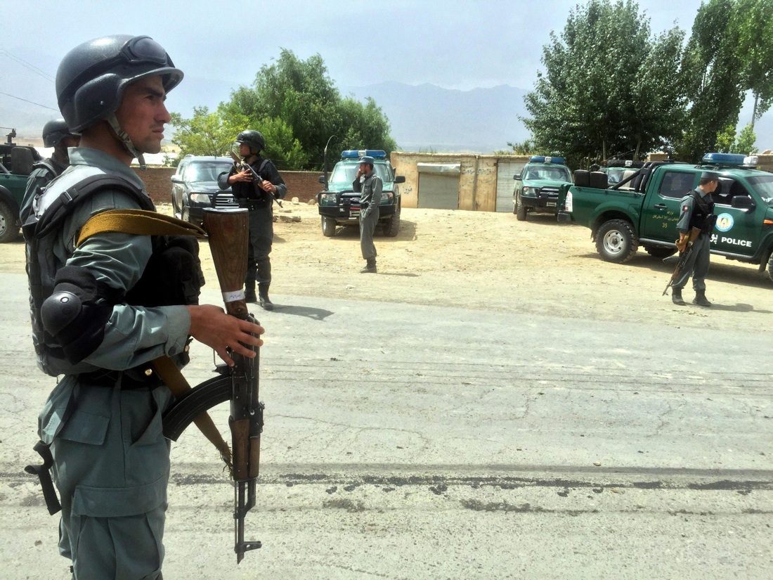 Kabul, kamikaze contro la polizia, 30 morti – Foto Kabul, kamikaze contro la polizia, 30 morti – Foto